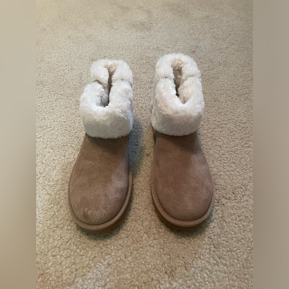 Koolaburra By UGG. Women's Aubrei Mini Faux-Shearling Booties - Picture 3 of 6